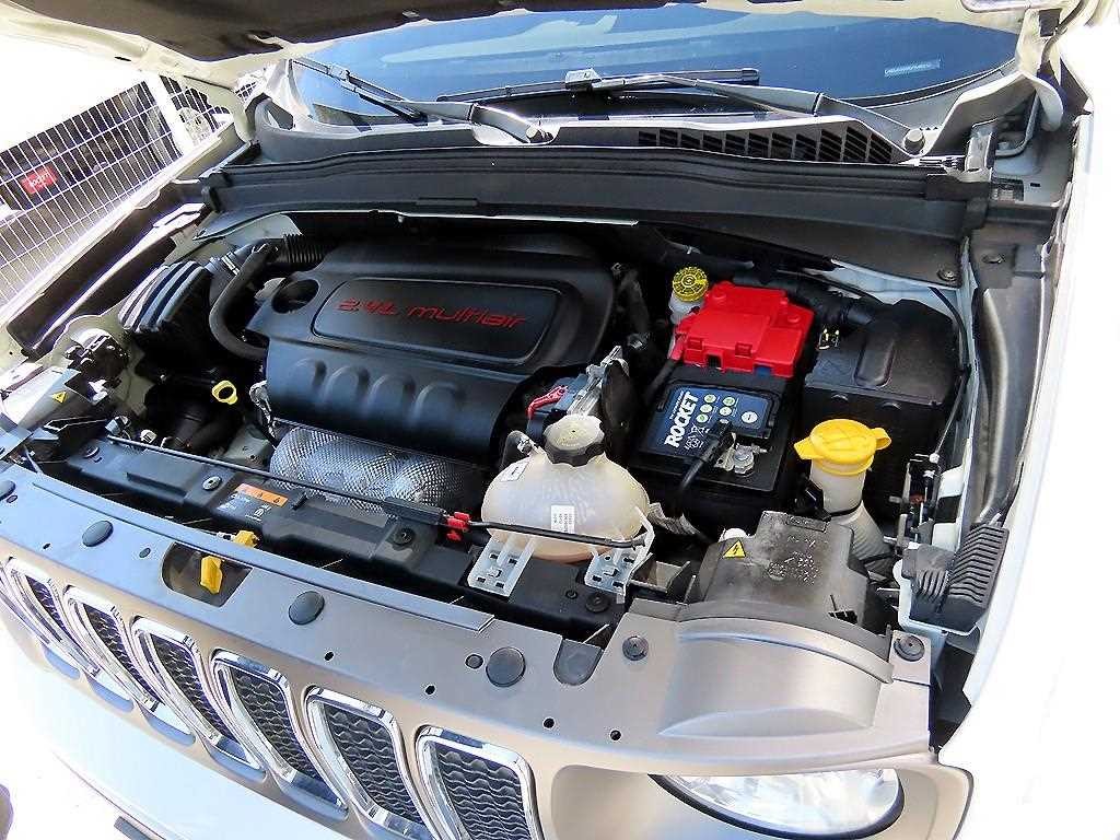 지프 레니게이드 2.4 리미티드 AWD 이미지 19