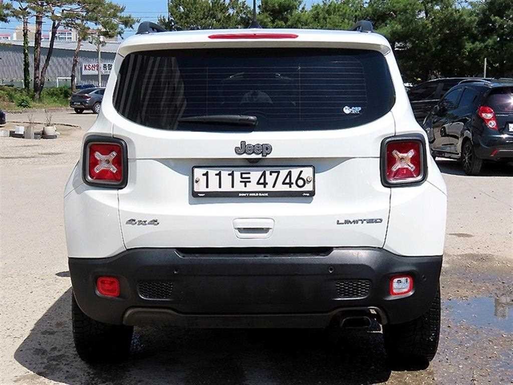 지프 레니게이드 2.4 리미티드 AWD 이미지 4