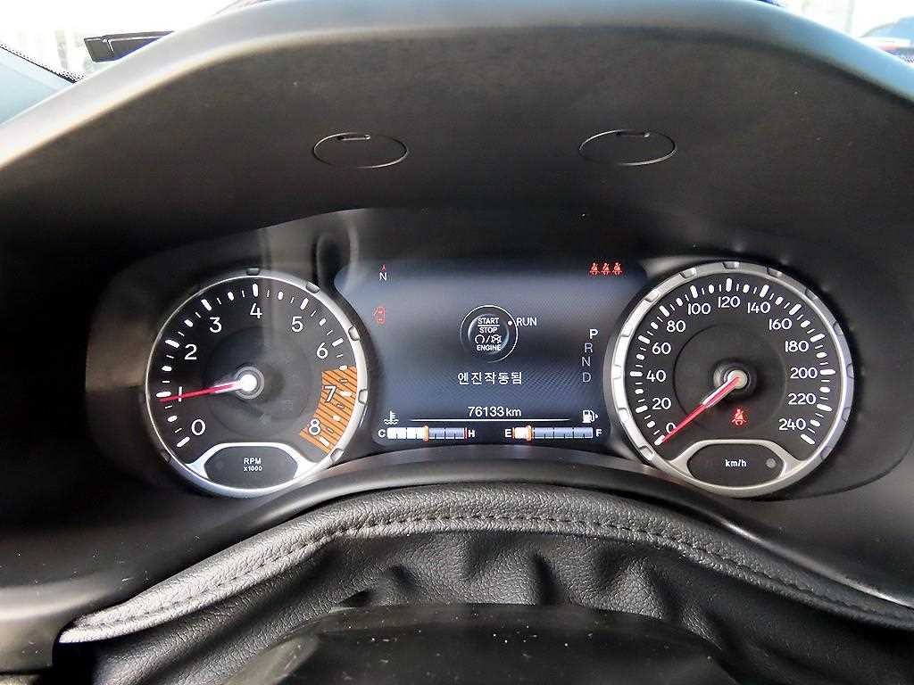 지프 레니게이드 2.4 리미티드 AWD 이미지 9