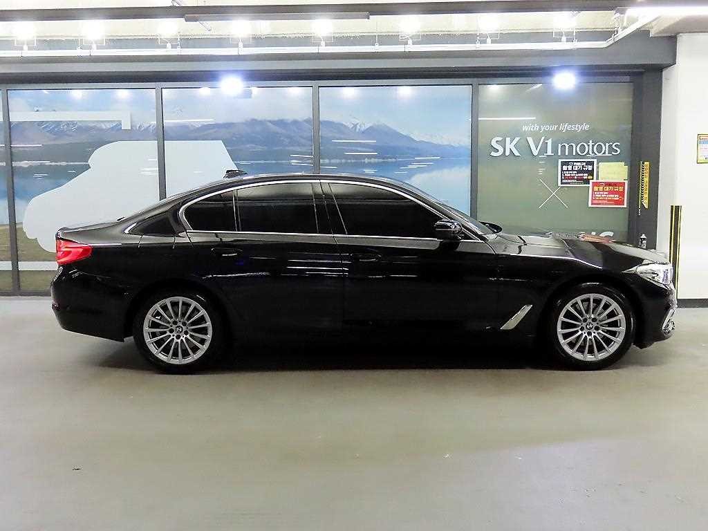BMW 5시리즈 5시리즈 (G30) 520i 럭셔리 이미지 3