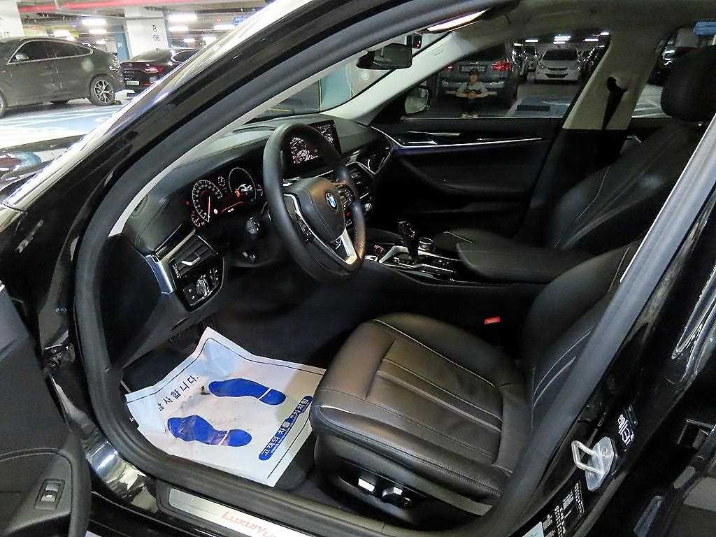 BMW 5시리즈 5시리즈 (G30) 520i 럭셔리 이미지 6