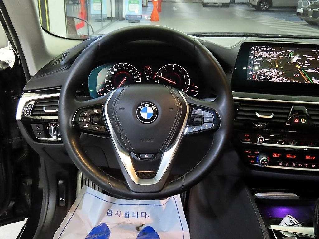 BMW 5시리즈 5시리즈 (G30) 520i 럭셔리 이미지 8