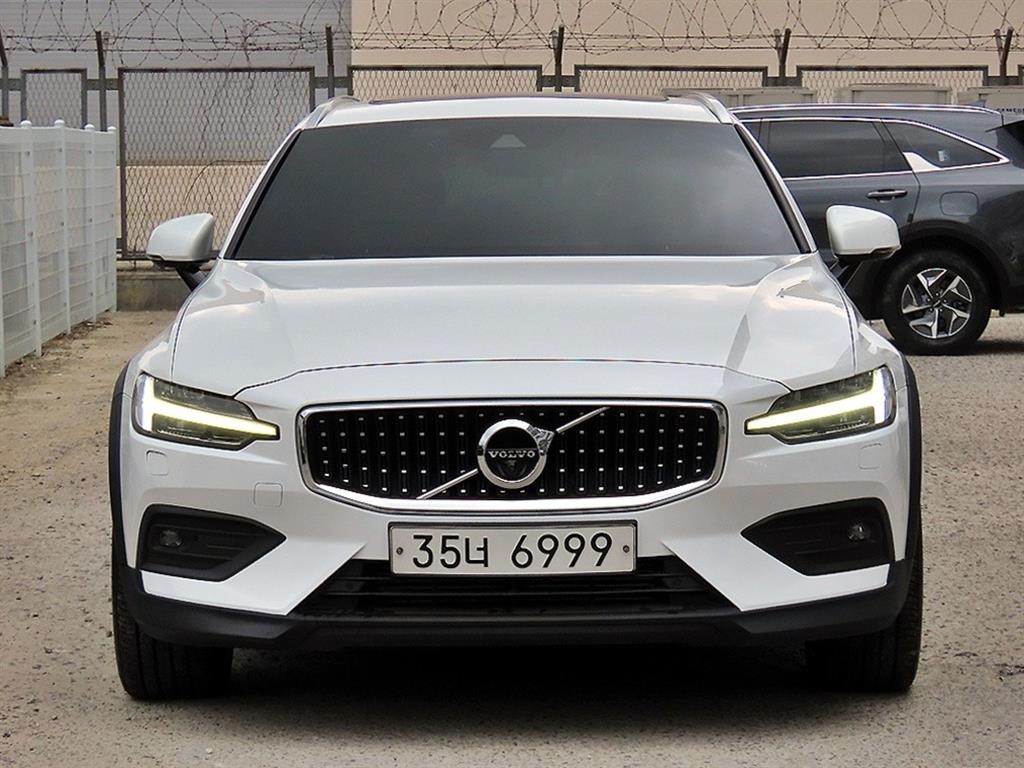 볼보 V60 V60 크로스 컨트리 2세대 2.0 T5 프로 AWD 이미지 1