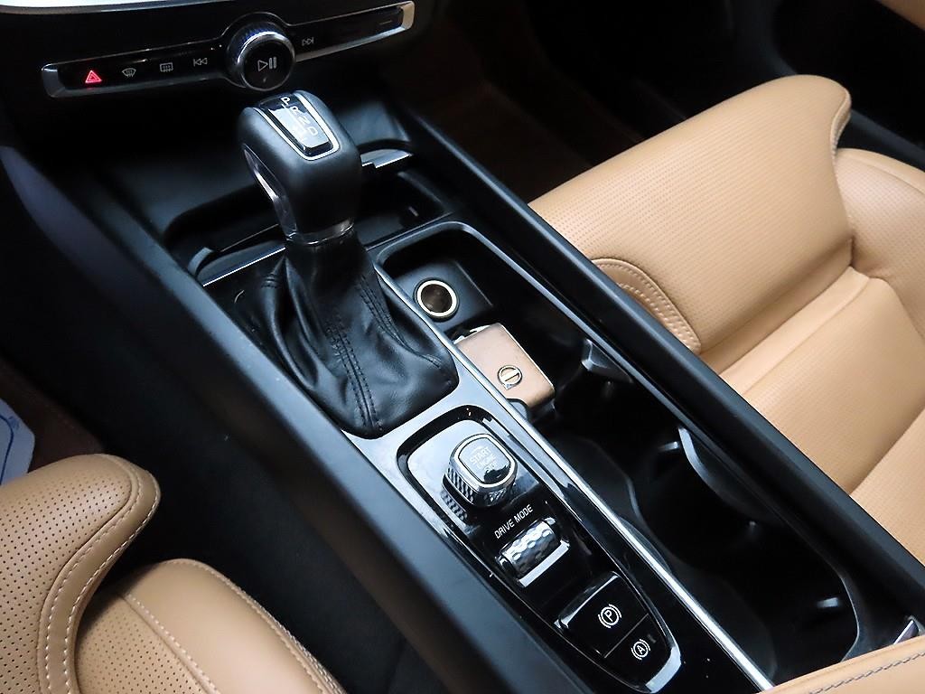 볼보 V60 V60 크로스 컨트리 2세대 2.0 T5 프로 AWD 이미지 11