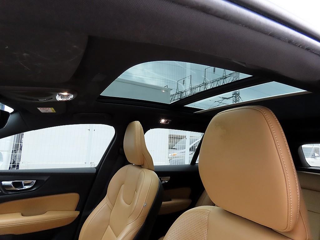 볼보 V60 V60 크로스 컨트리 2세대 2.0 T5 프로 AWD 이미지 16