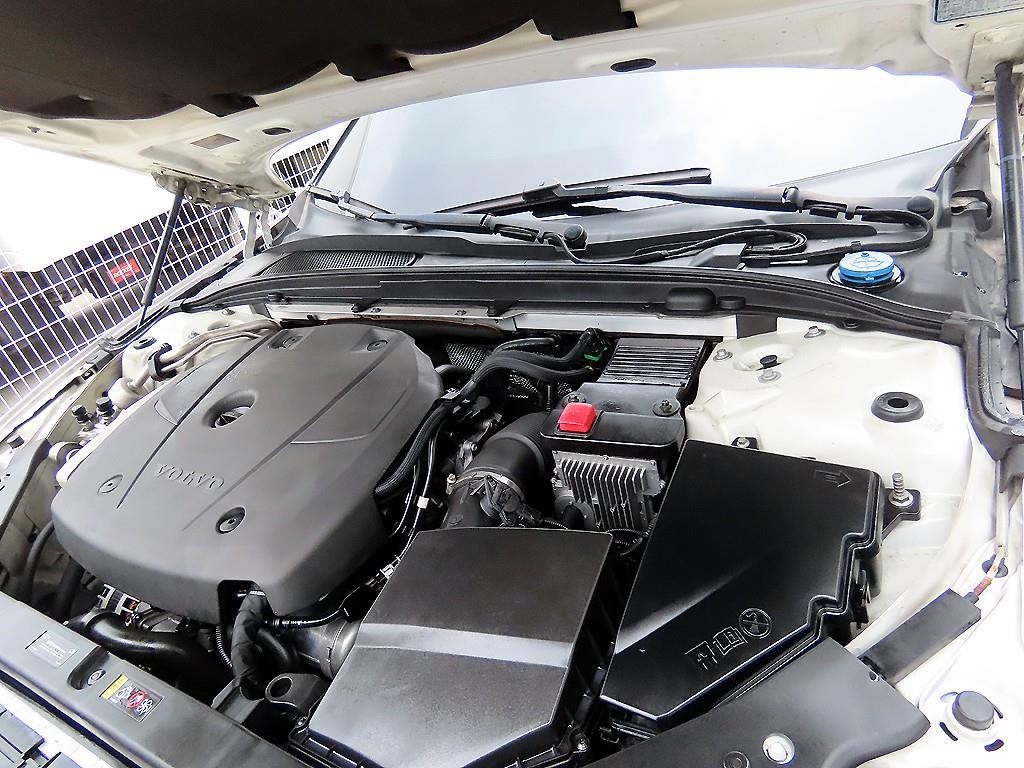 볼보 V60 V60 크로스 컨트리 2세대 2.0 T5 프로 AWD 이미지 19