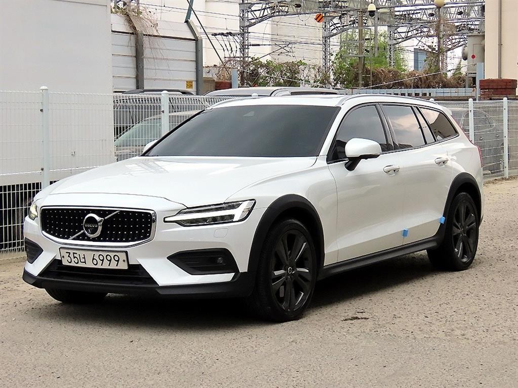 볼보 V60 V60 크로스 컨트리 2세대 2.0 T5 프로 AWD 이미지 2