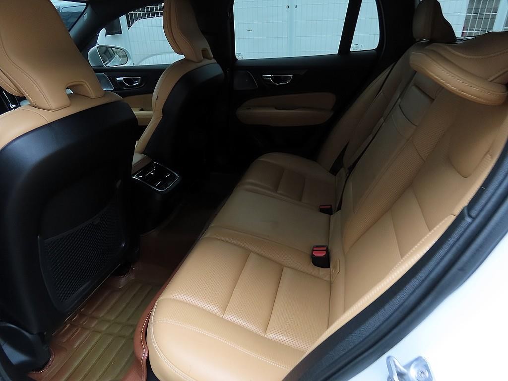 볼보 V60 V60 크로스 컨트리 2세대 2.0 T5 프로 AWD 이미지 6