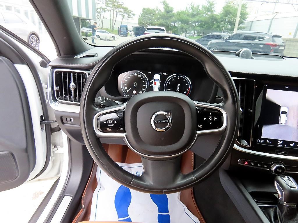 볼보 V60 V60 크로스 컨트리 2세대 2.0 T5 프로 AWD 이미지 8