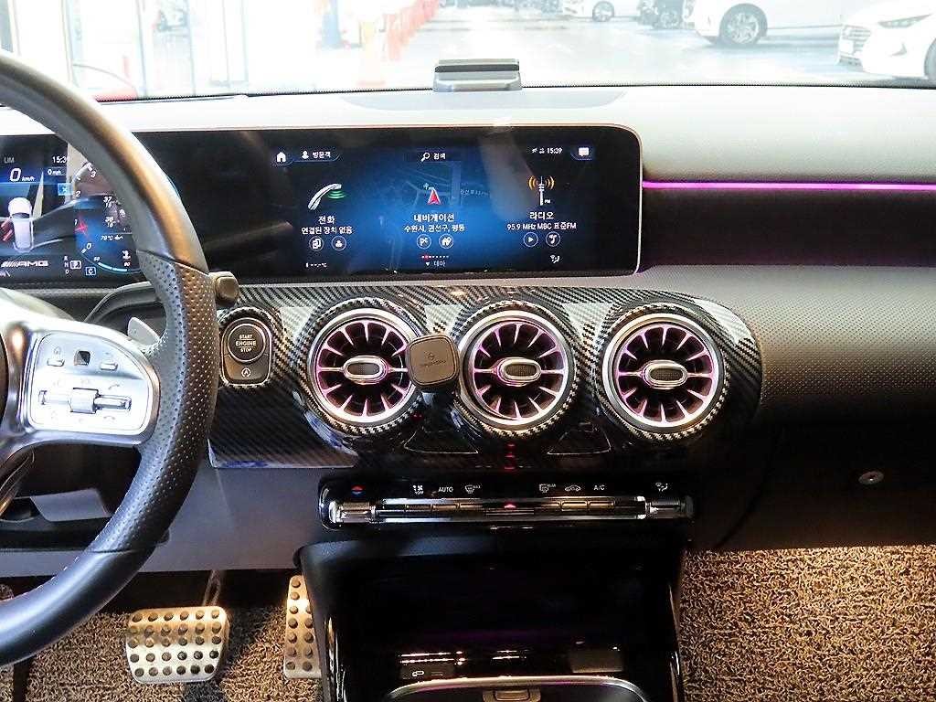 벤츠 A 클래스 A클래스 W177 AMG A45 4MATIC+ 해치백 이미지 11
