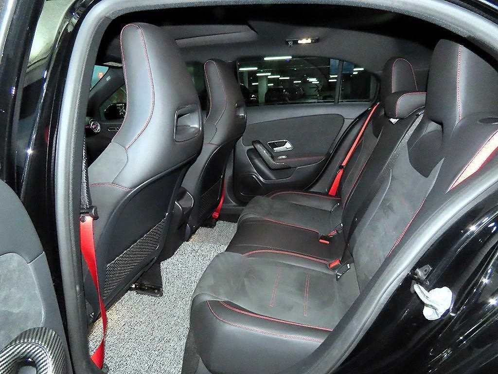 벤츠 A 클래스 A클래스 W177 AMG A45 4MATIC+ 해치백 이미지 7