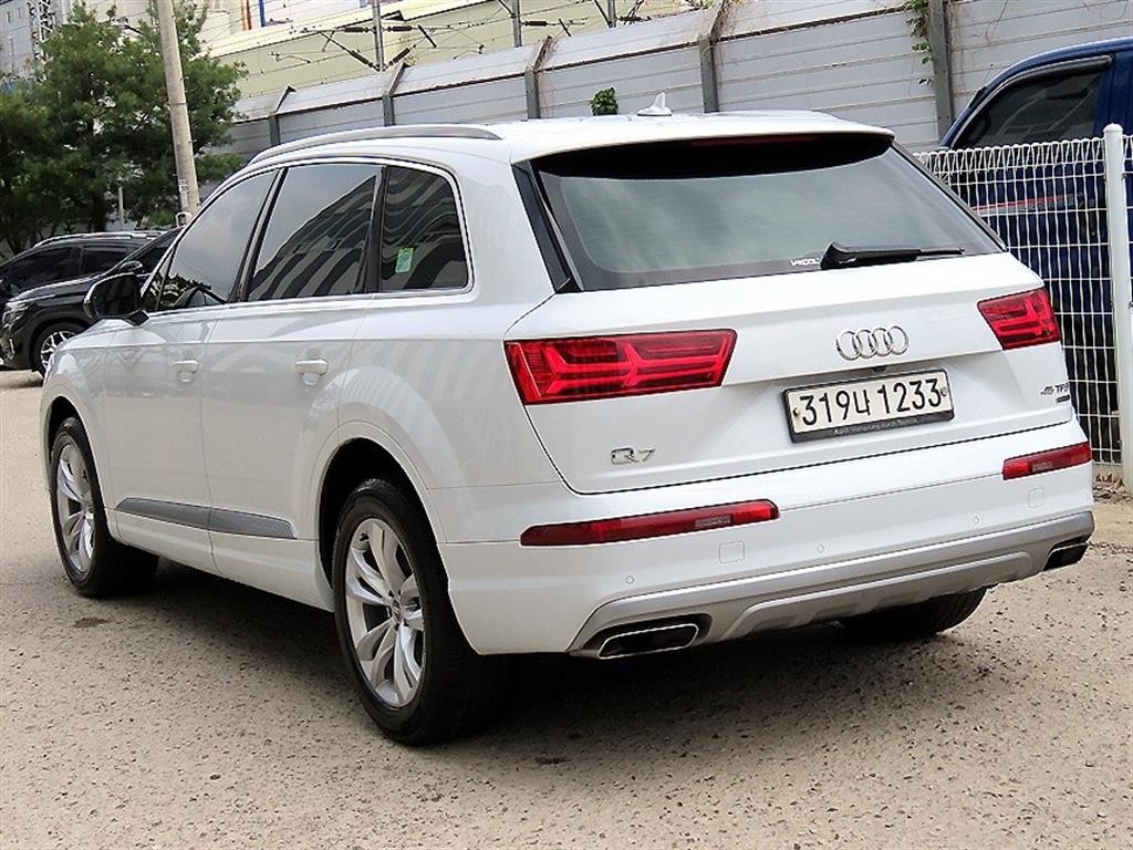 아우디 Q7 Q7 (4M) 45 TFSI 콰트로 이미지 3