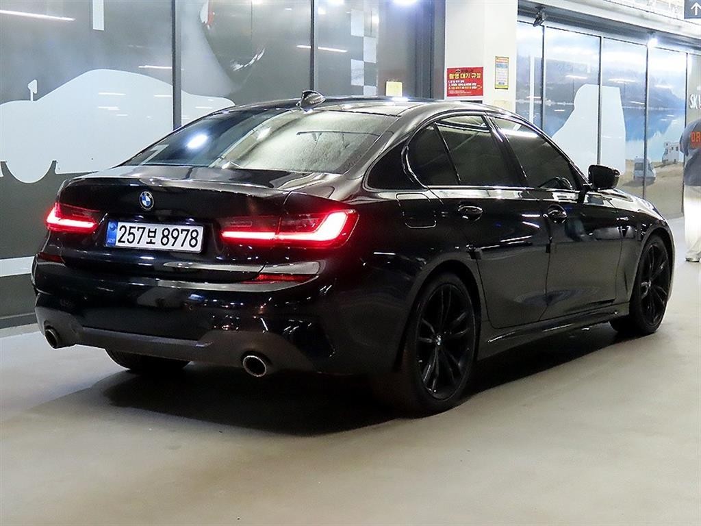 BMW 3시리즈 3시리즈 (G20) 320i M 스포츠 이미지 4