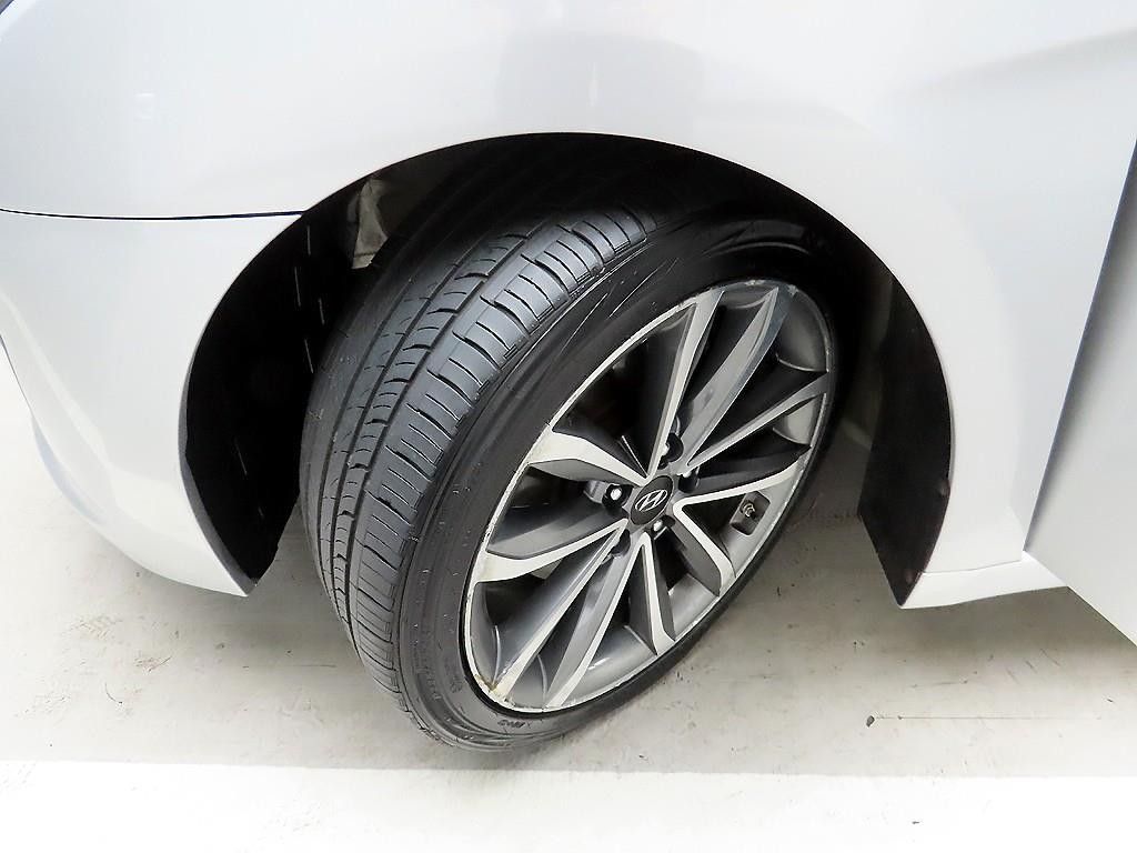 현대 i40 i40Saloon 1.7 VGT D 스펙 이미지 19
