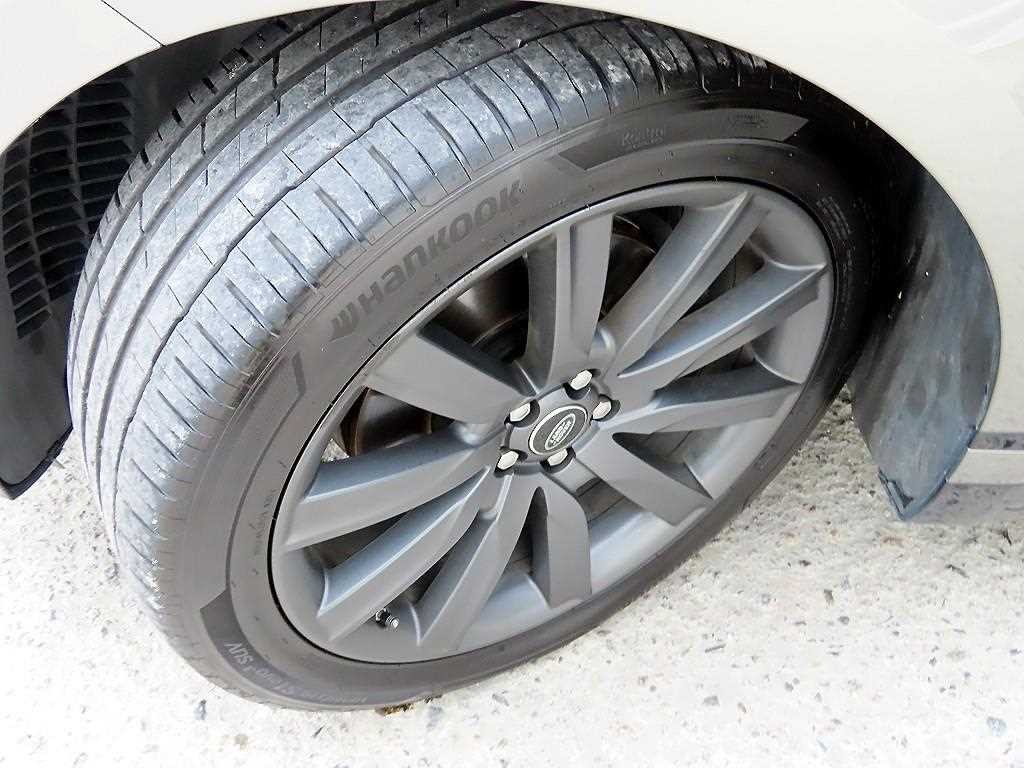 랜드로버 레인지로버 벨라 3.0 D300 R-다이나믹 HSE 이미지 20