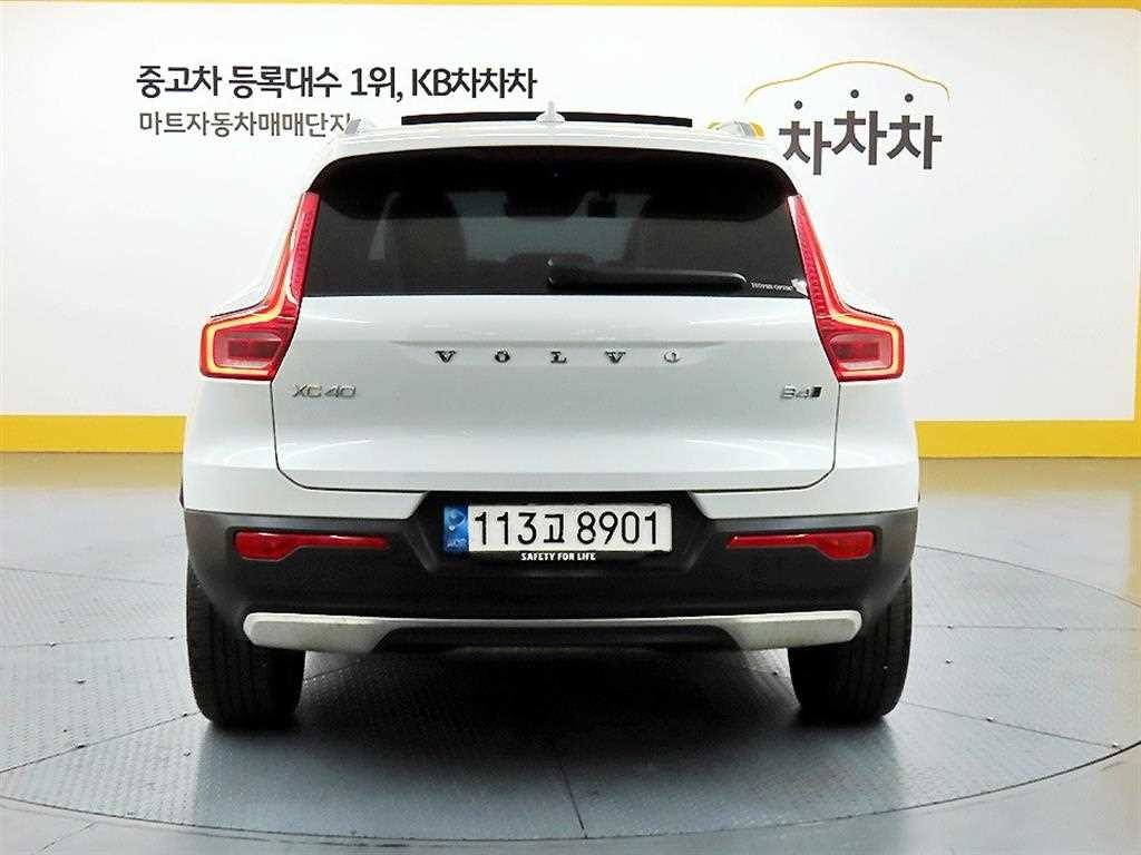 볼보 XC40 B4 AWD 인스크립션 이미지 3