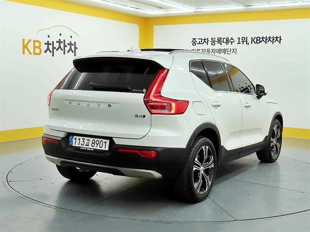 볼보 XC40 B4 AWD 인스크립션 이미지 4