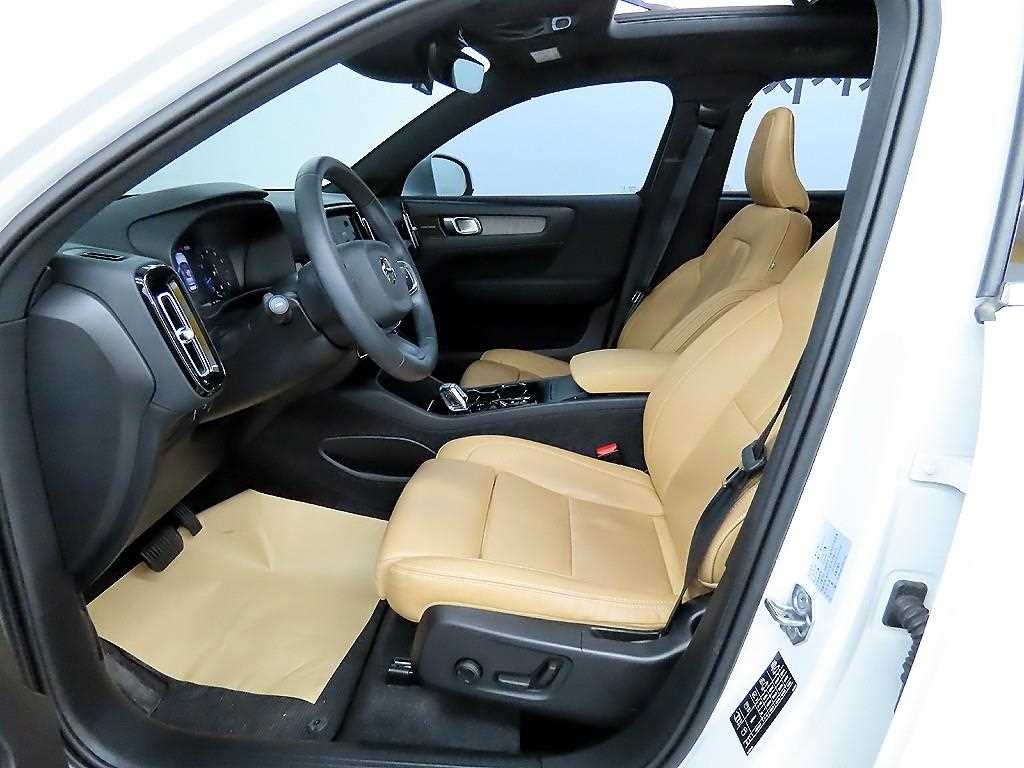 볼보 XC40 B4 AWD 인스크립션 이미지 5