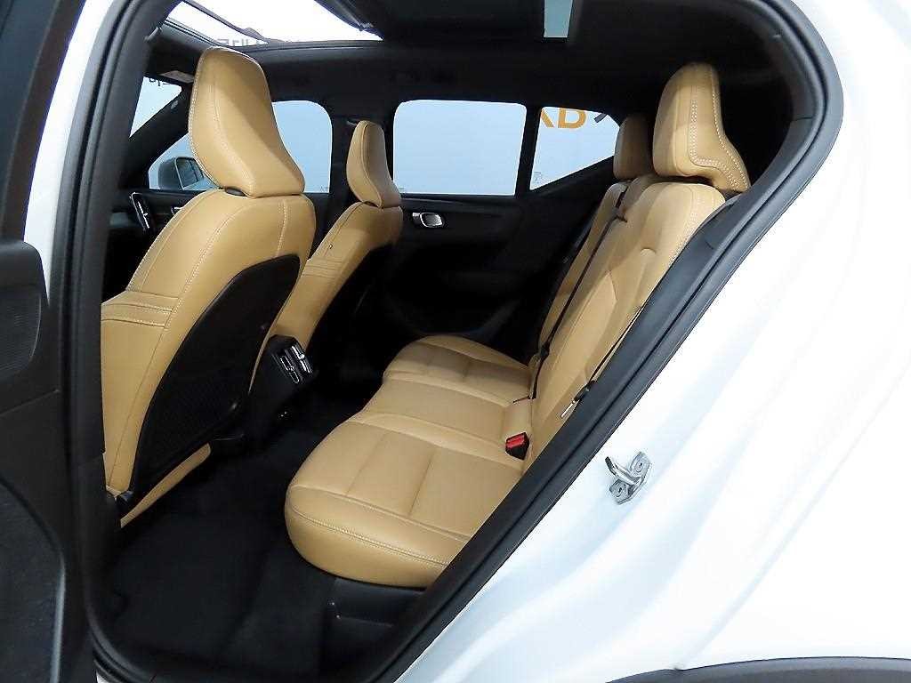 볼보 XC40 B4 AWD 인스크립션 이미지 6