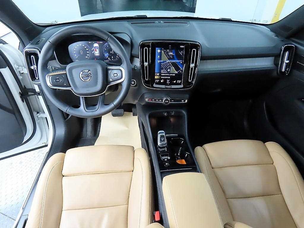 볼보 XC40 B4 AWD 인스크립션 이미지 7