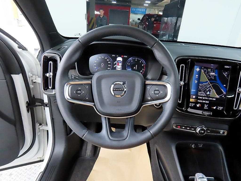 볼보 XC40 B4 AWD 인스크립션 이미지 9