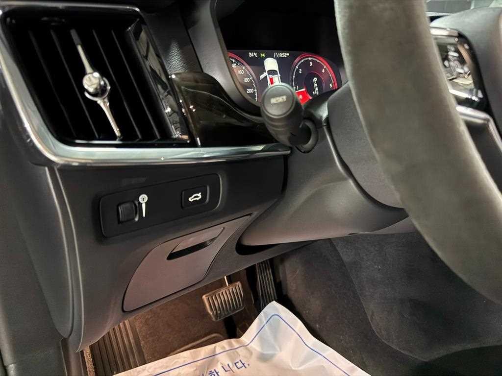 볼보 S90 D4 모멘텀 이미지 12