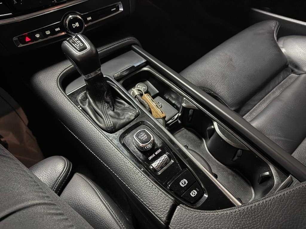 볼보 S90 D4 모멘텀 이미지 14