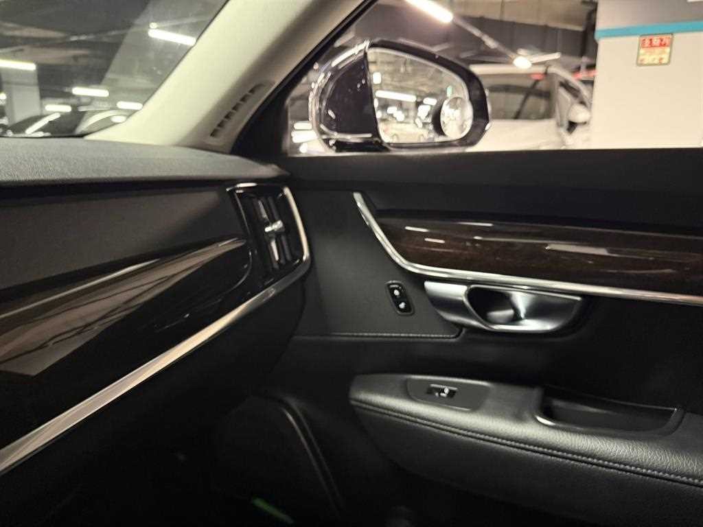 볼보 S90 D4 모멘텀 이미지 16