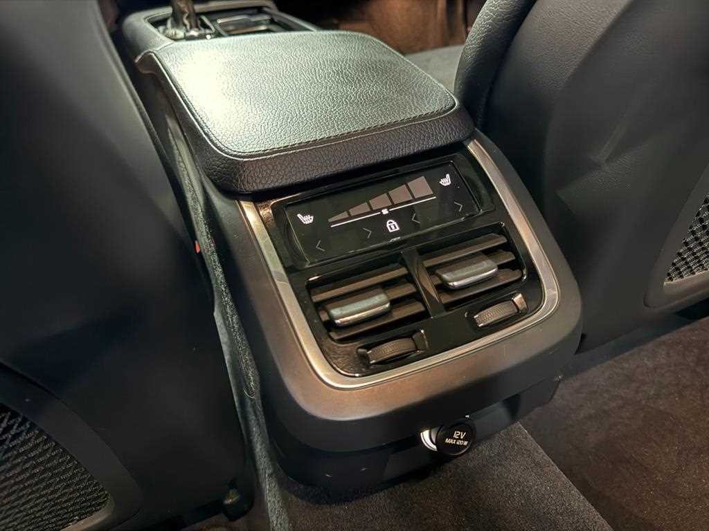 볼보 S90 D4 모멘텀 이미지 18