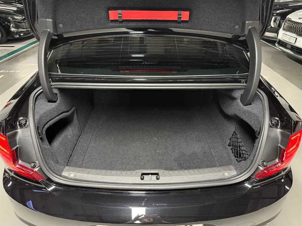 볼보 S90 D4 모멘텀 이미지 19