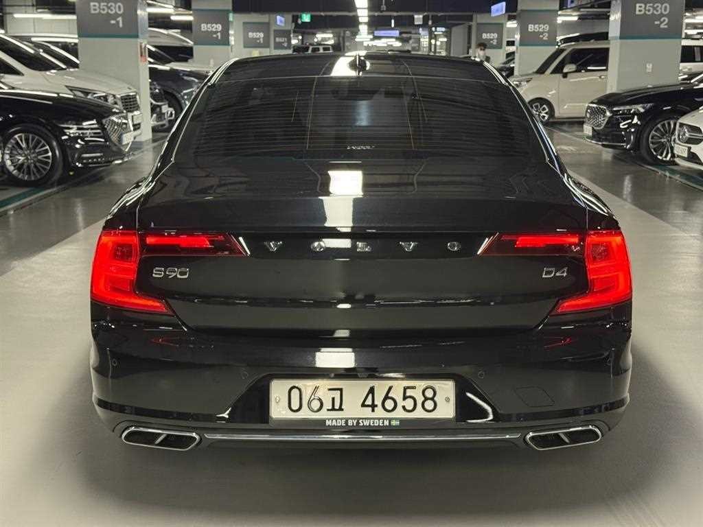 볼보 S90 D4 모멘텀 이미지 3