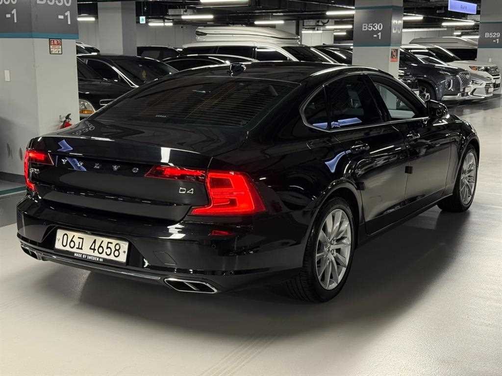 볼보 S90 D4 모멘텀 이미지 4
