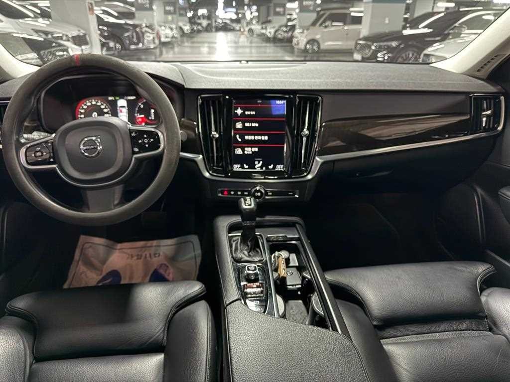 볼보 S90 D4 모멘텀 이미지 7