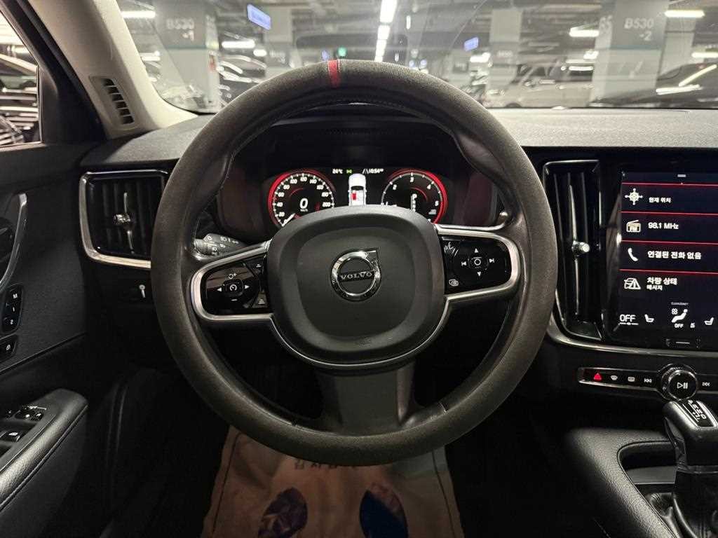 볼보 S90 D4 모멘텀 이미지 8