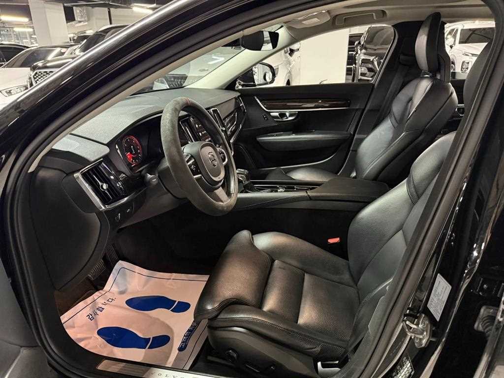 볼보 S90 D4 모멘텀 이미지 9