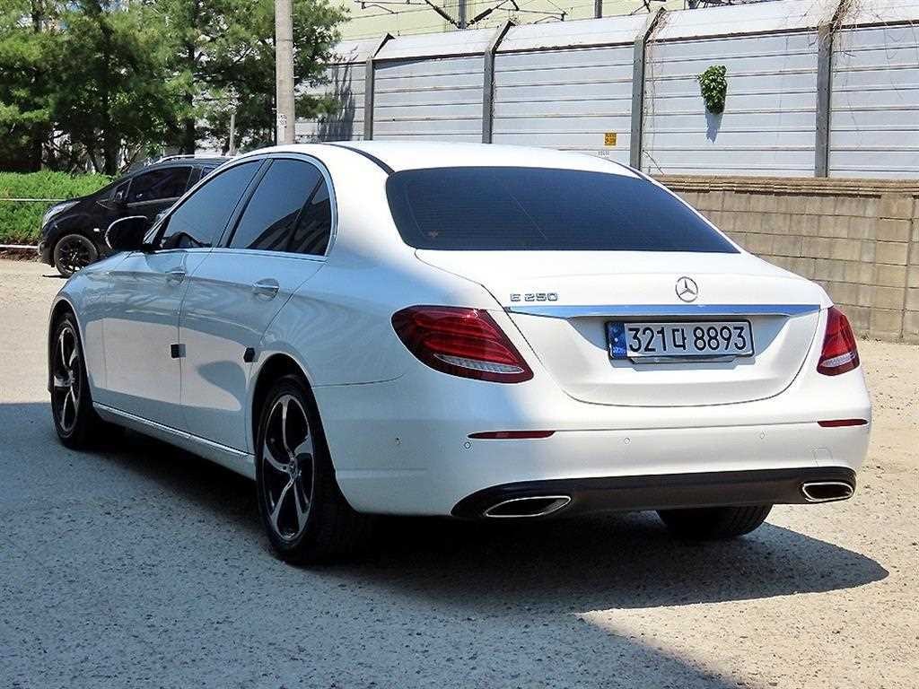 벤츠 E 클래스 E-클래스 W213 E250 아방가르드 이미지 3