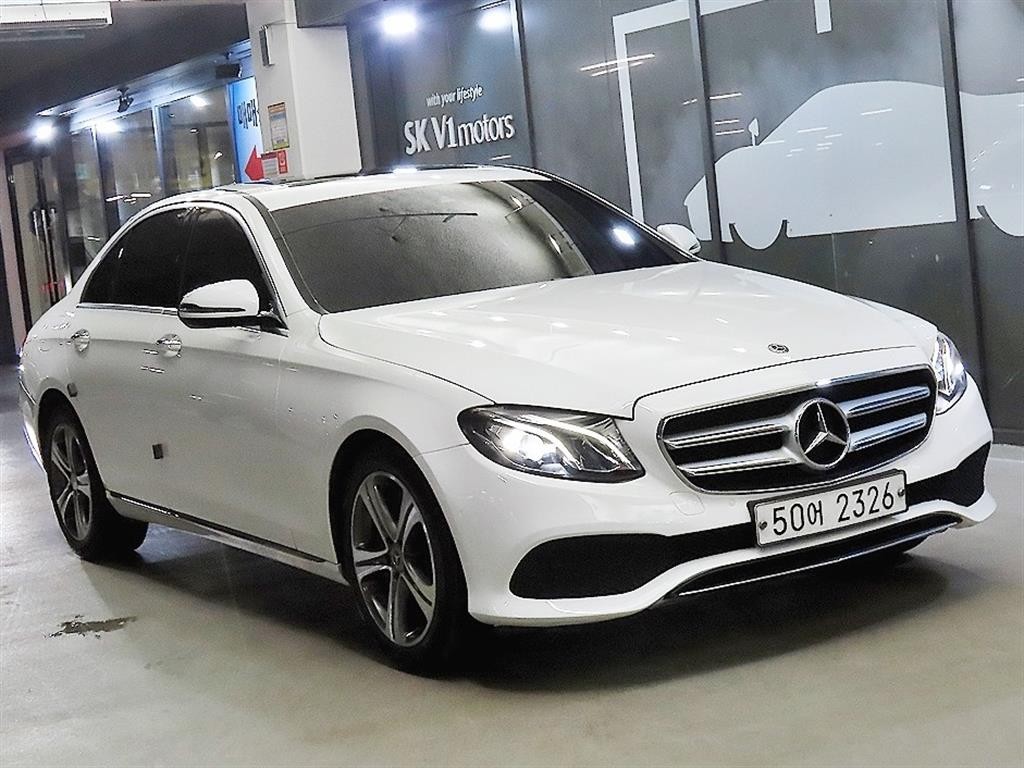벤츠 E 클래스 E-클래스 W213 E300 아방가르드 이미지 1