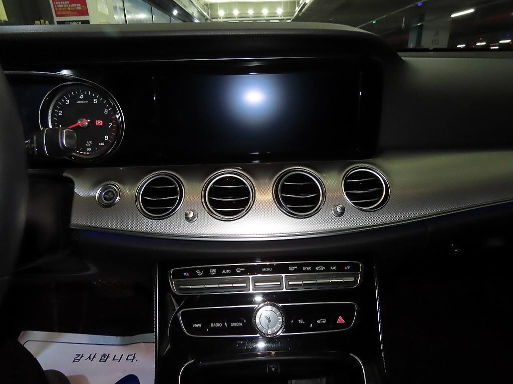 벤츠 E 클래스 E-클래스 W213 E300 아방가르드 이미지 11