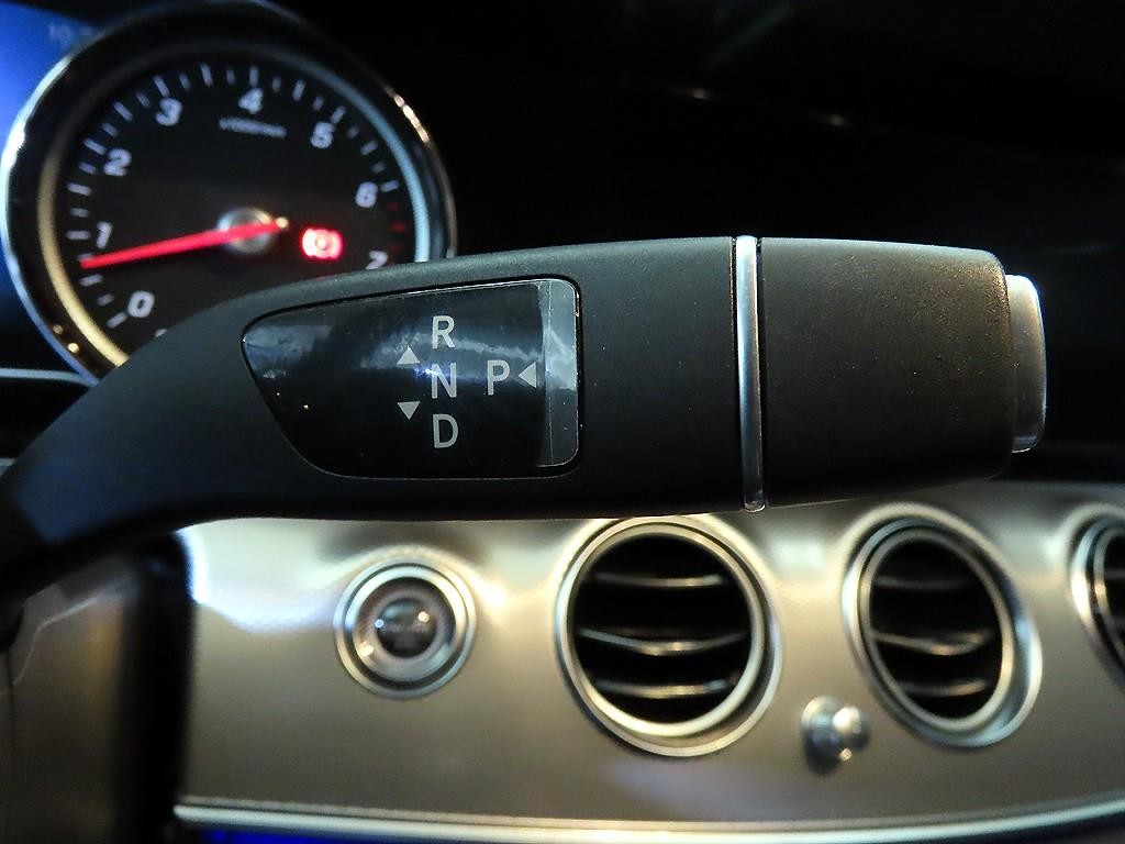 벤츠 E 클래스 E-클래스 W213 E300 아방가르드 이미지 12