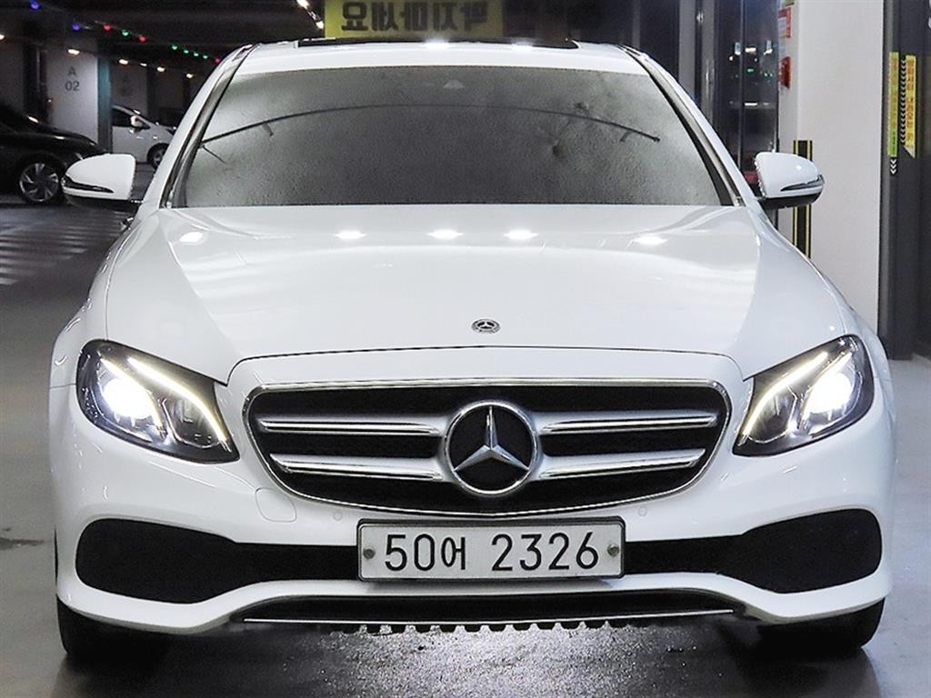 벤츠 E 클래스 E-클래스 W213 E300 아방가르드 이미지 2