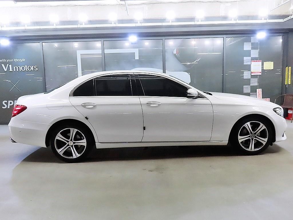 벤츠 E 클래스 E-클래스 W213 E300 아방가르드 이미지 3