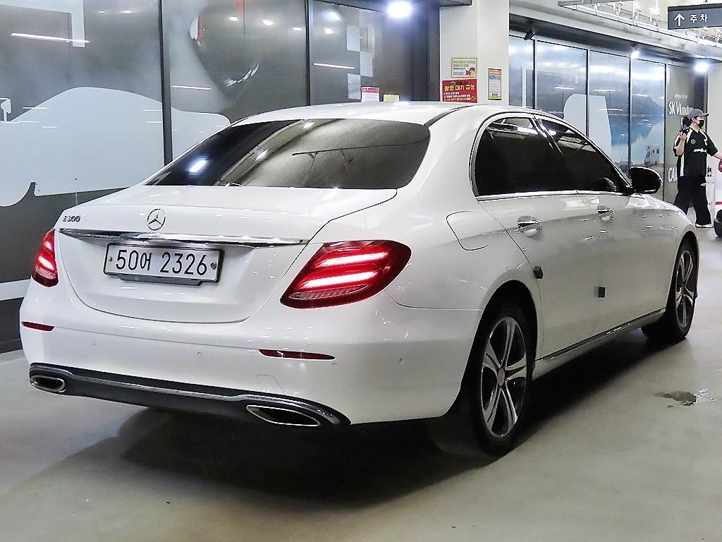 벤츠 E 클래스 E-클래스 W213 E300 아방가르드 이미지 4