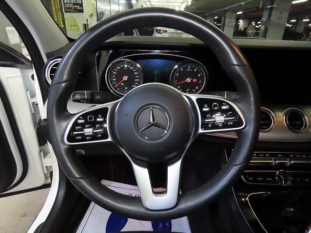 벤츠 E 클래스 E-클래스 W213 E300 아방가르드 이미지 8