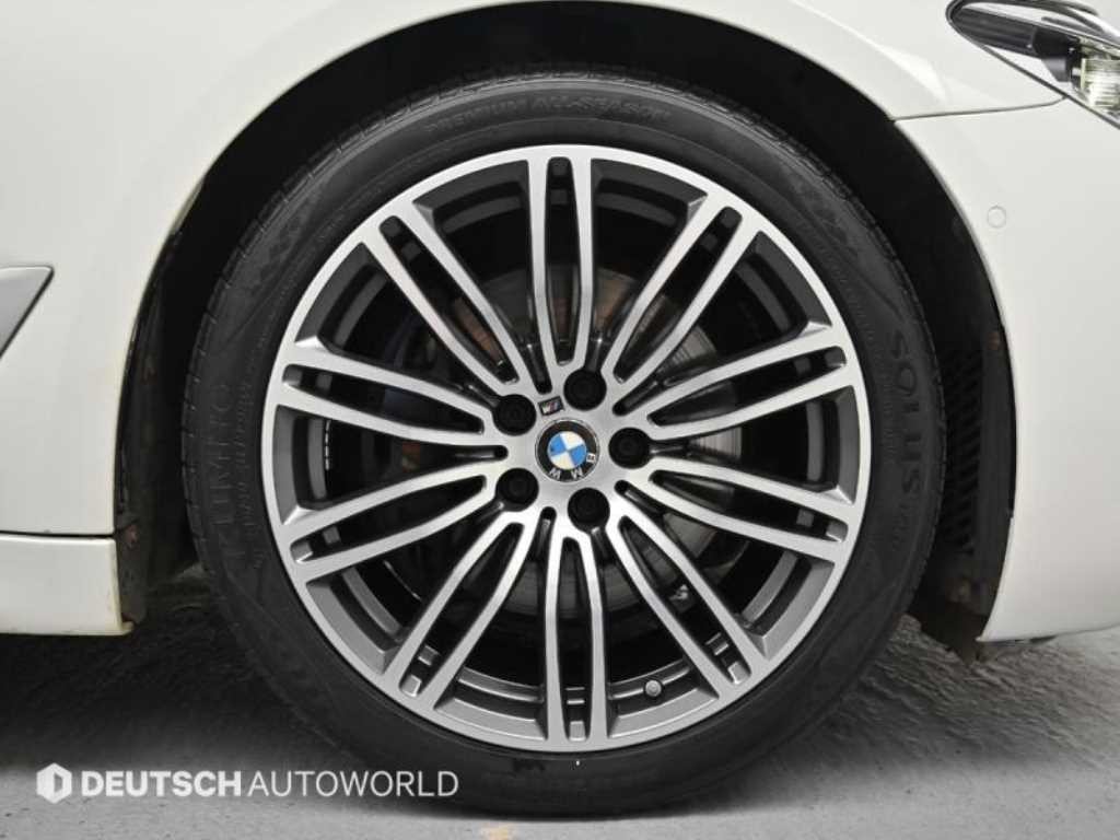 BMW 5시리즈 5시리즈 (G30) 530i xDrive M 스포츠 플러스 이미지 5