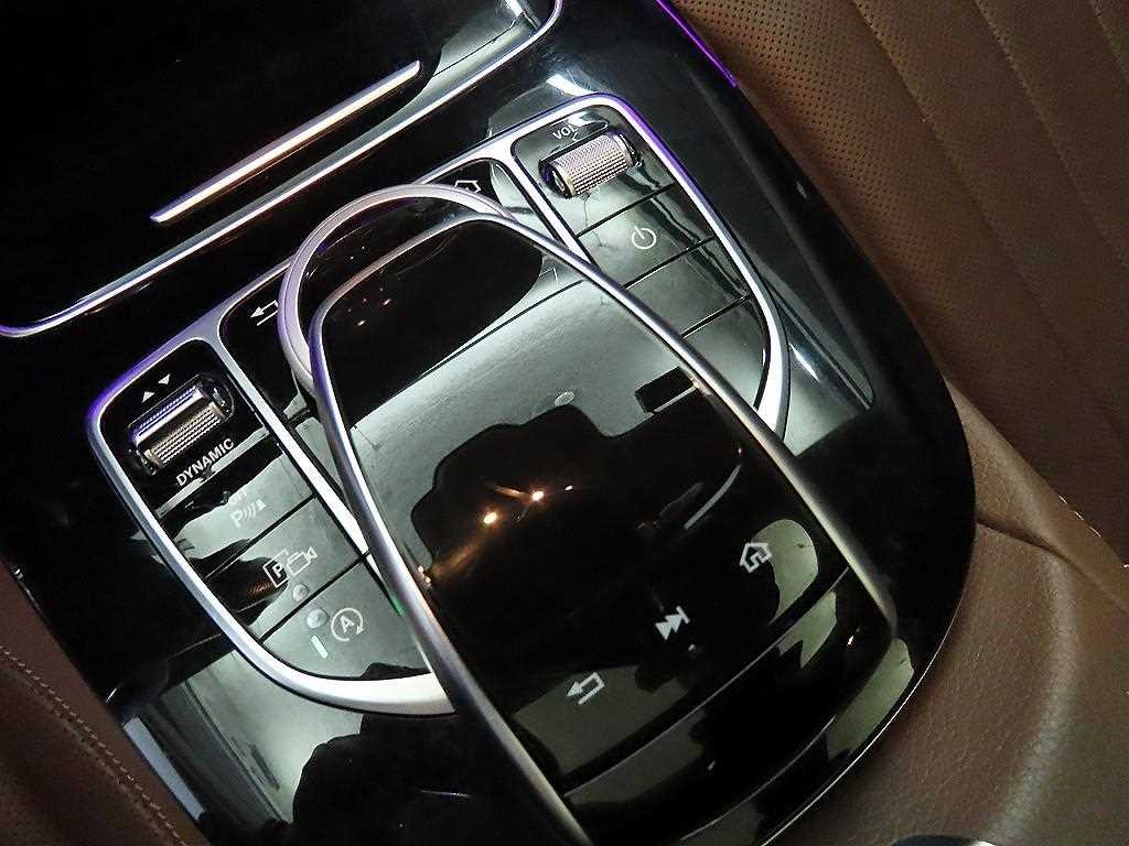 벤츠 E 클래스 E-클래스 W213 E300 아방가르드 이미지 13