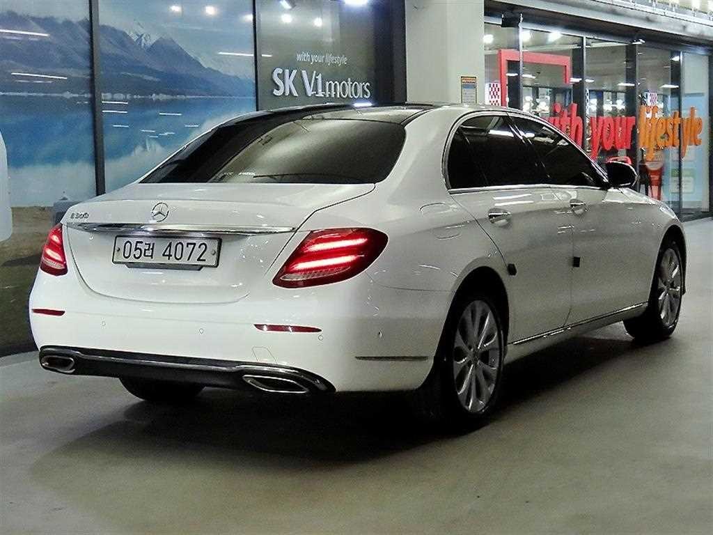벤츠 E 클래스 E-클래스 W213 E300 아방가르드 이미지 4