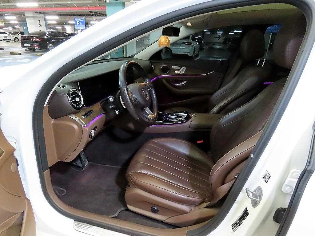 벤츠 E 클래스 E-클래스 W213 E300 아방가르드 이미지 6