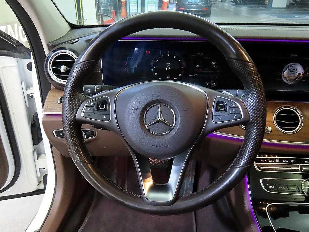벤츠 E 클래스 E-클래스 W213 E300 아방가르드 이미지 8