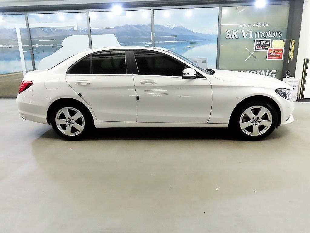 벤츠 C 클래스 C클래스 W205 C200 이미지 3