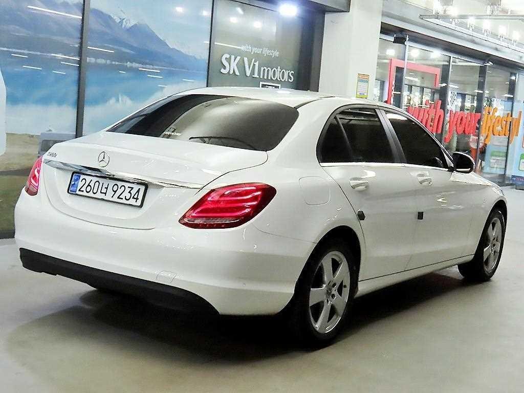 벤츠 C 클래스 C클래스 W205 C200 이미지 4